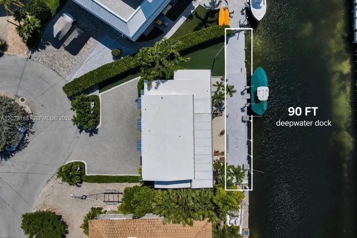 Large driveway and extra large dock space