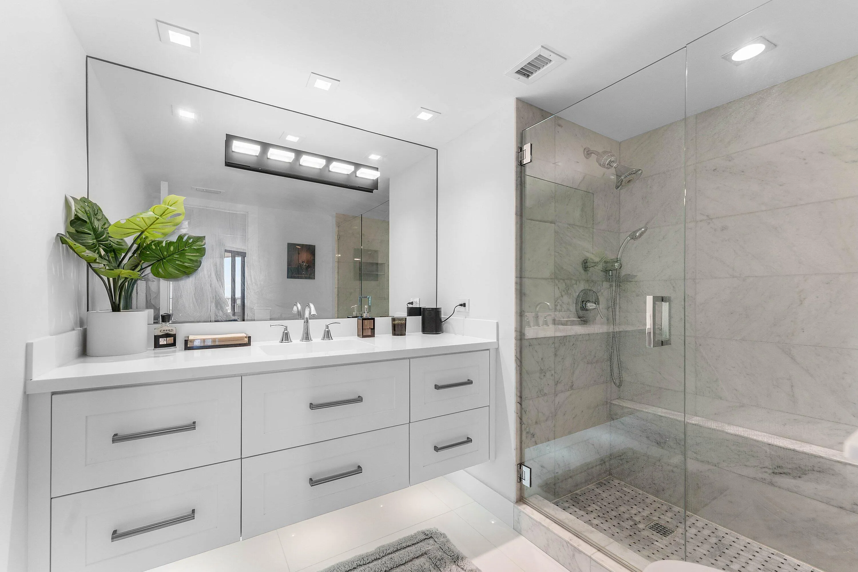 Floating vanity with an integrated sink and ample storage