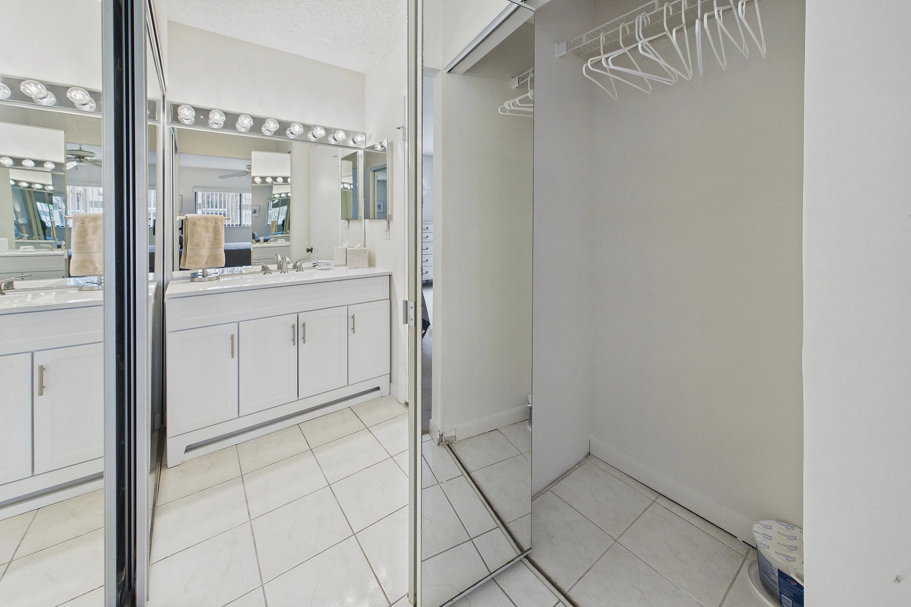 Closet/Bath