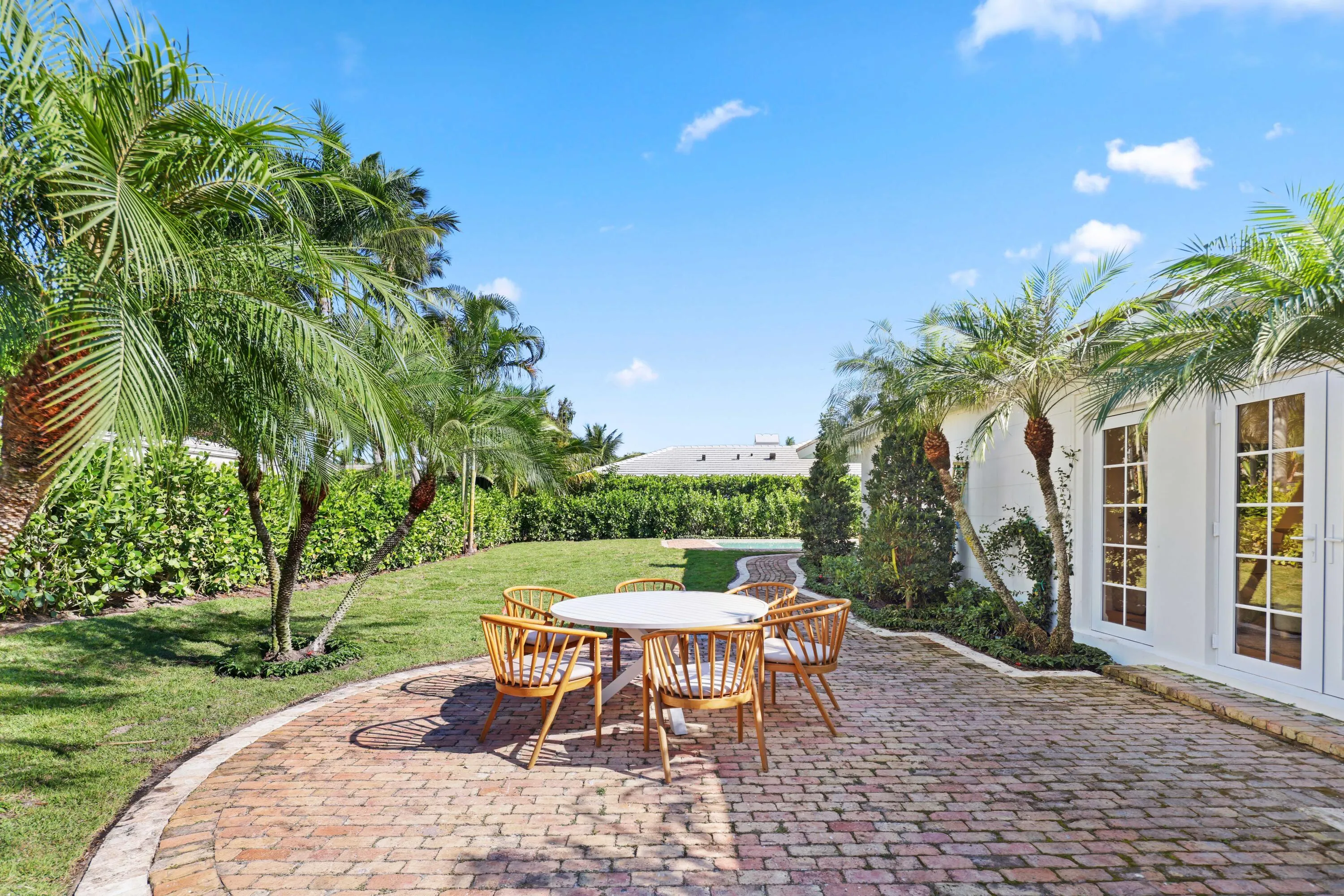 21 - Outdoor Patio - Jad Esmail