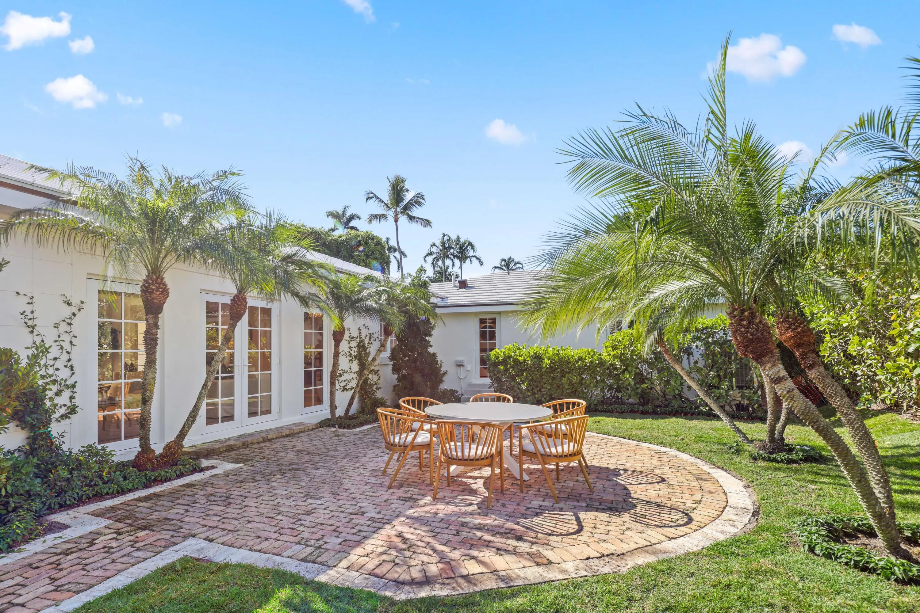 23 - Outdoor Patio - Jad Esmail