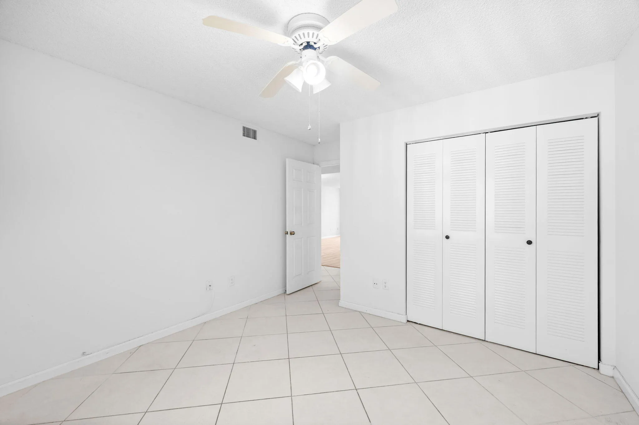 10-web-or-mls-10837 W Clairmont Cir #208