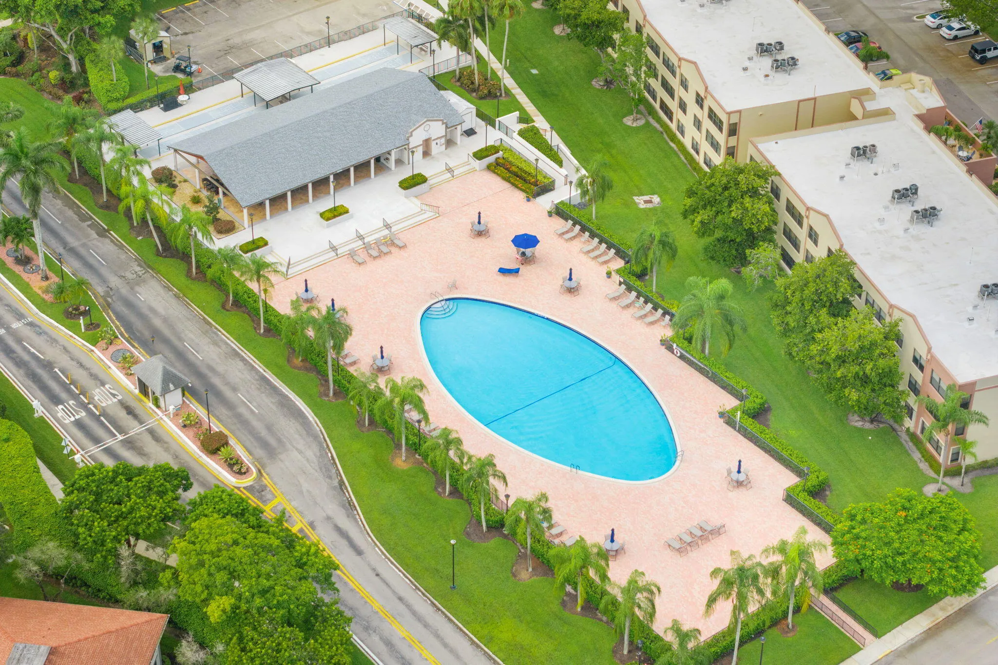 20-web-or-mls-10837 W Clairmont Cir #208