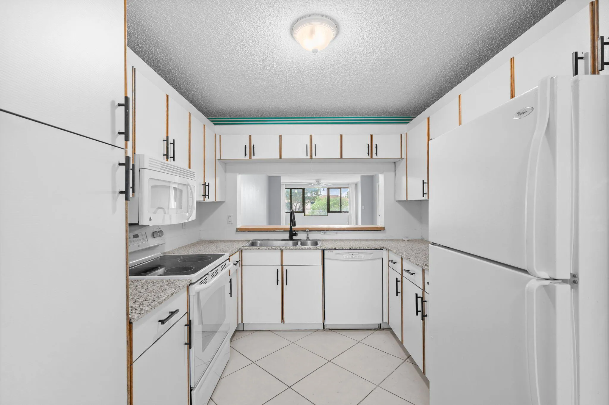 6-web-or-mls-10837 W Clairmont Cir #208
