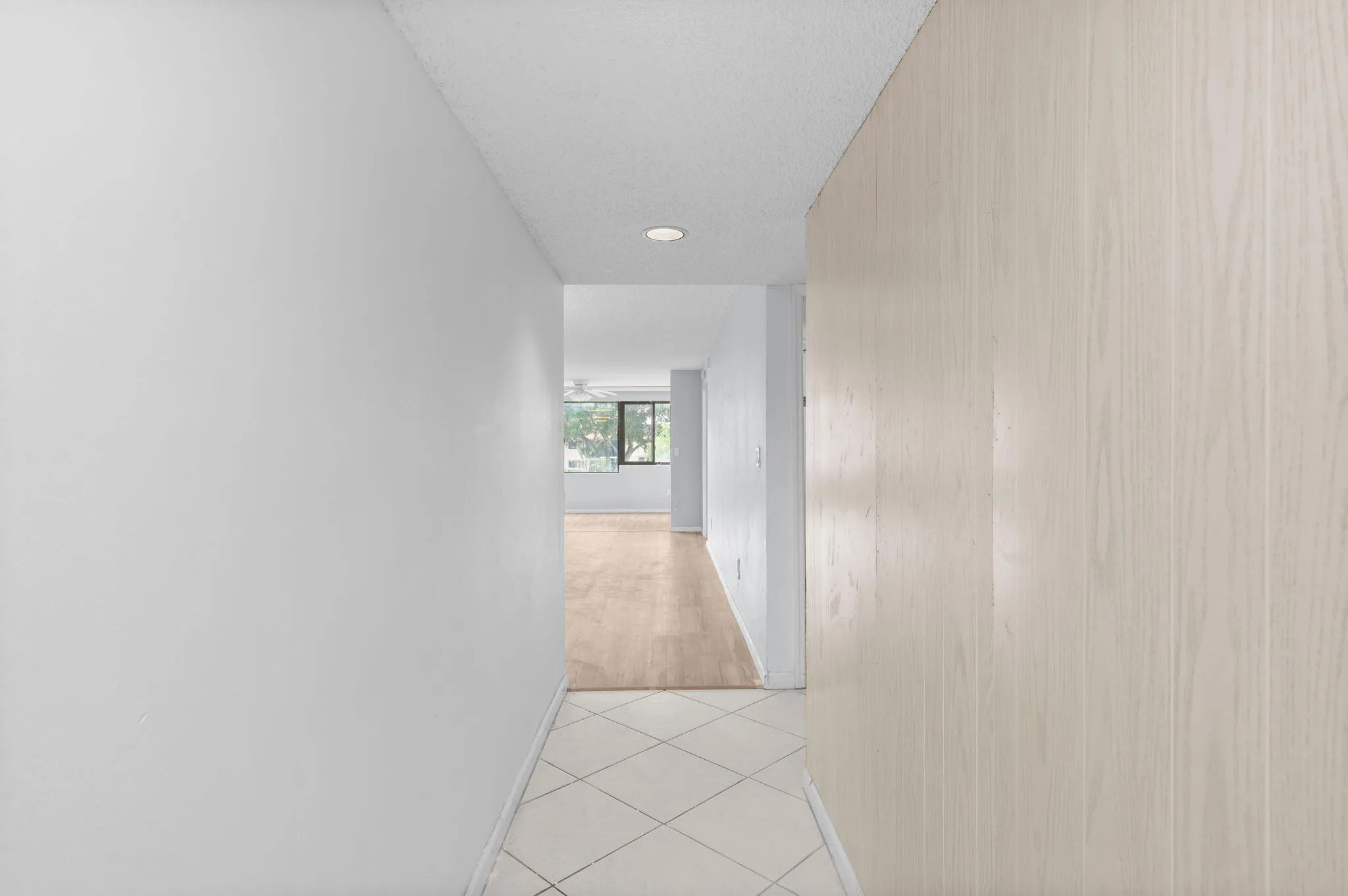 7-web-or-mls-10837 W Clairmont Cir #208
