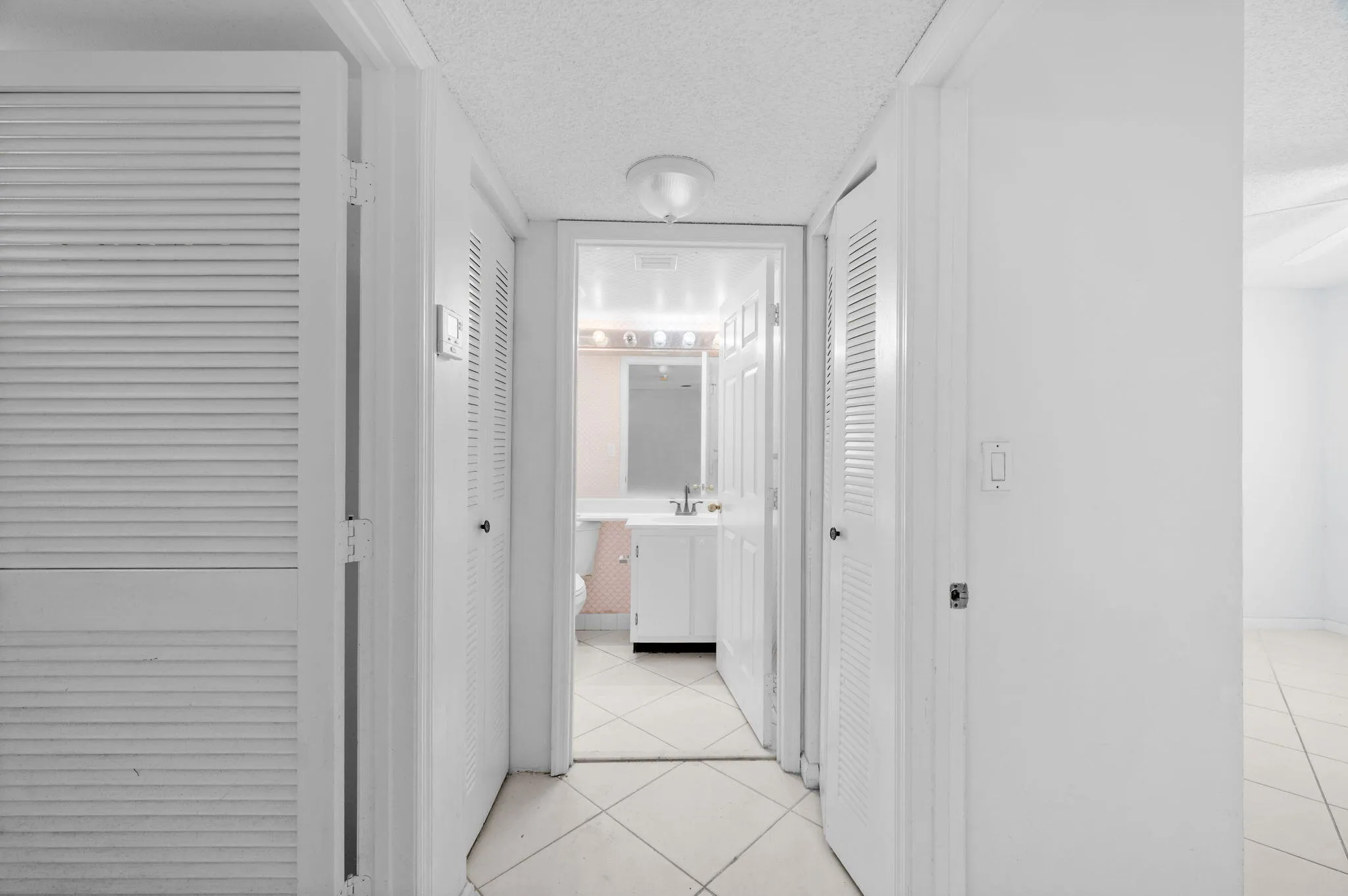 8-web-or-mls-10837 W Clairmont Cir #208