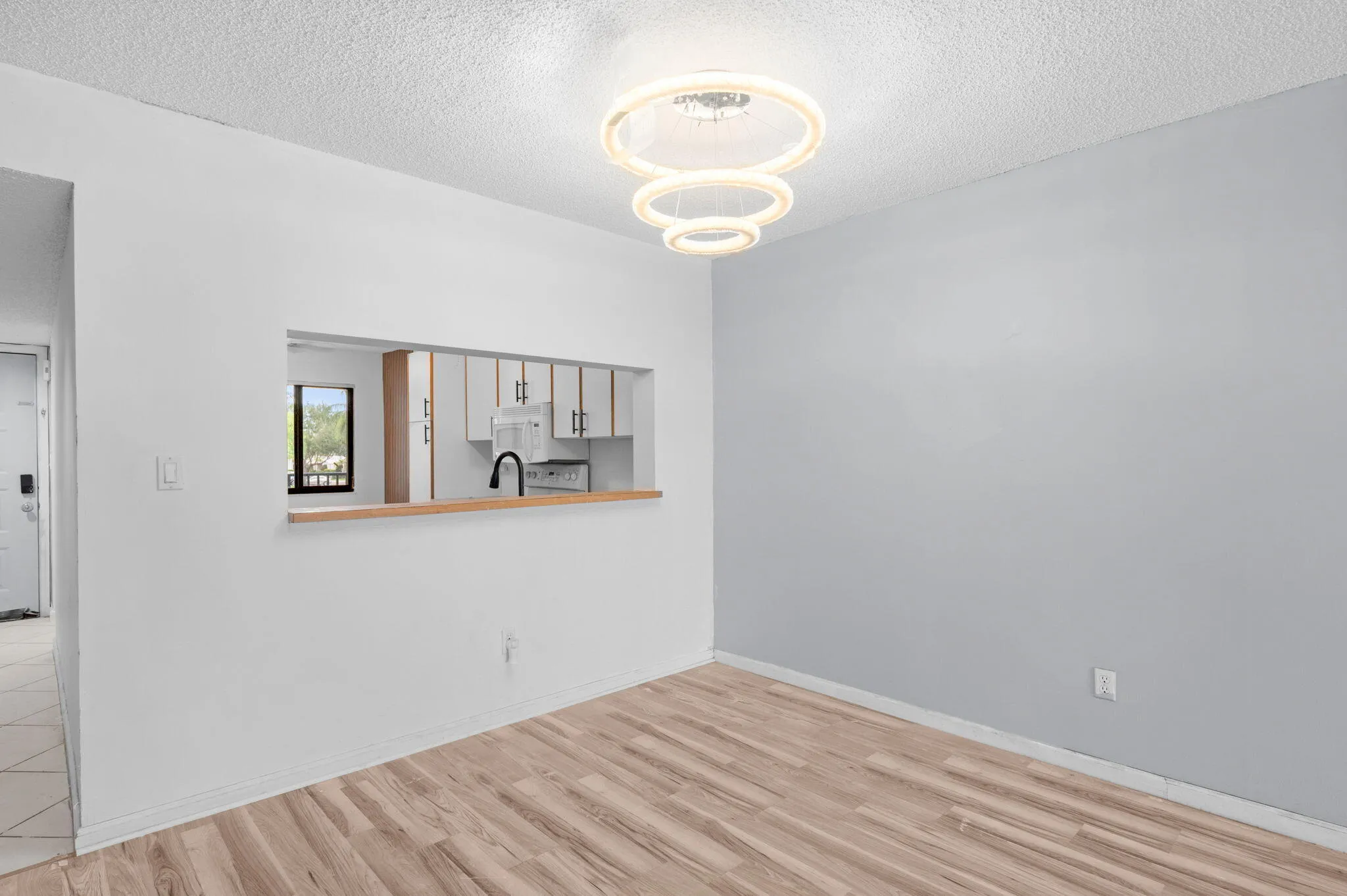 12-web-or-mls-10837 W Clairmont Cir #208