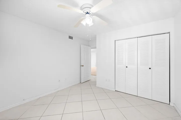 10-web-or-mls-10837 W Clairmont Cir #208