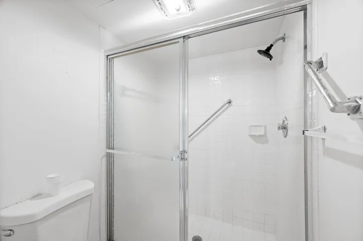 19-web-or-mls-10837 W Clairmont Cir #208