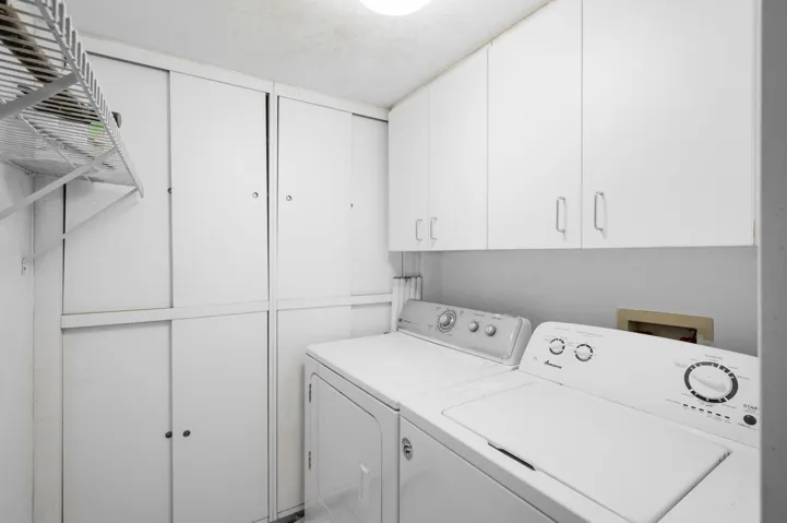 11-web-or-mls-10837 W Clairmont Cir #208