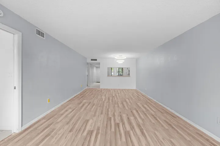 13-web-or-mls-10837 W Clairmont Cir #208