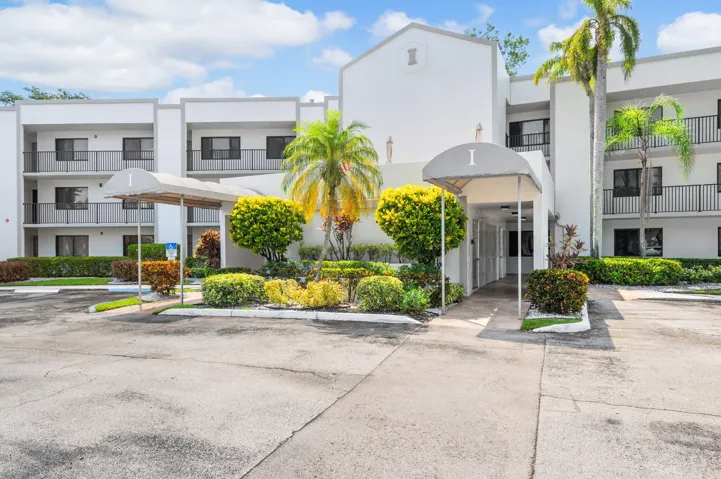 2-web-or-mls-10837 W Clairmont Cir #208