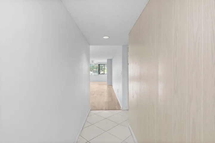 7-web-or-mls-10837 W Clairmont Cir #208