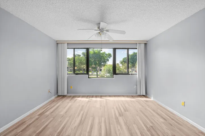 14-web-or-mls-10837 W Clairmont Cir #208