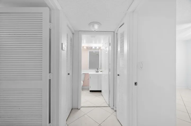 8-web-or-mls-10837 W Clairmont Cir #208