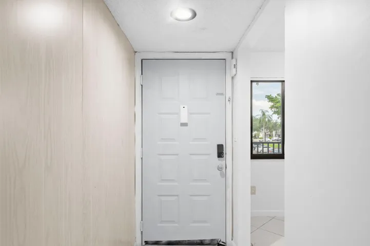 4-web-or-mls-10837 W Clairmont Cir #208