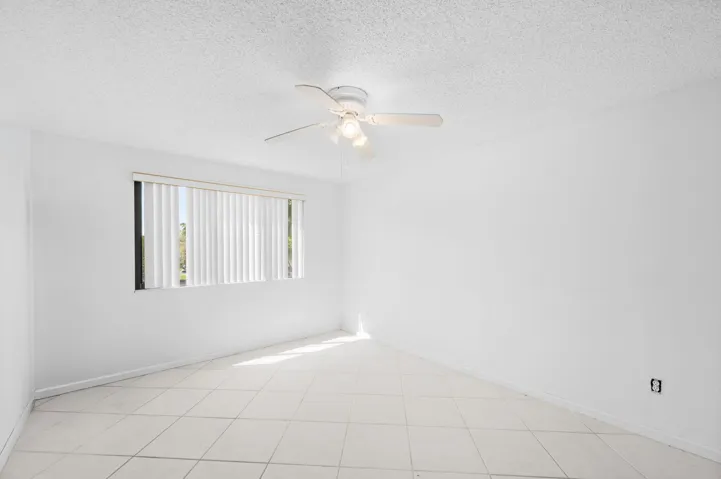 16-web-or-mls-10837 W Clairmont Cir #208