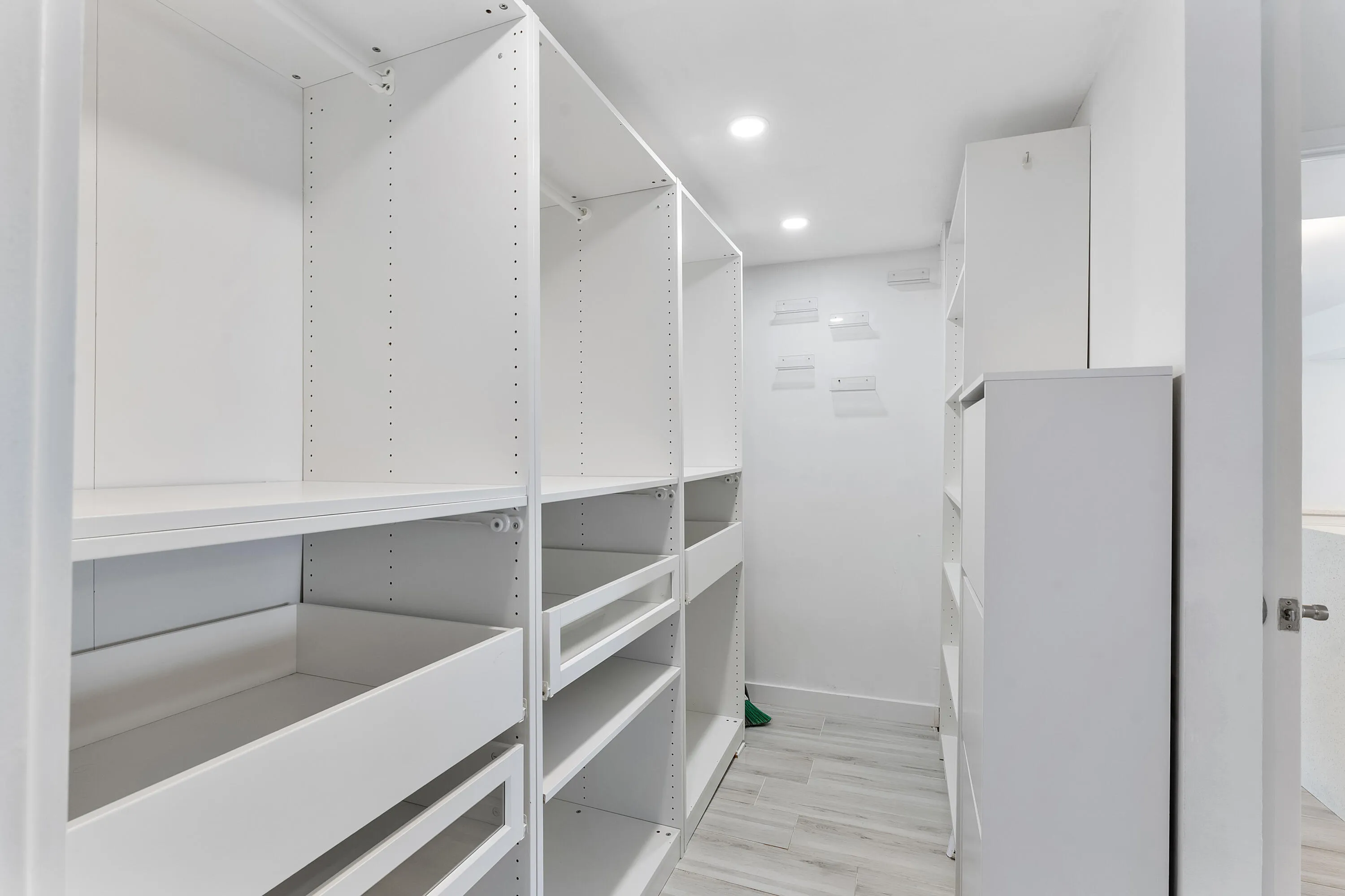 Walk-in Closet