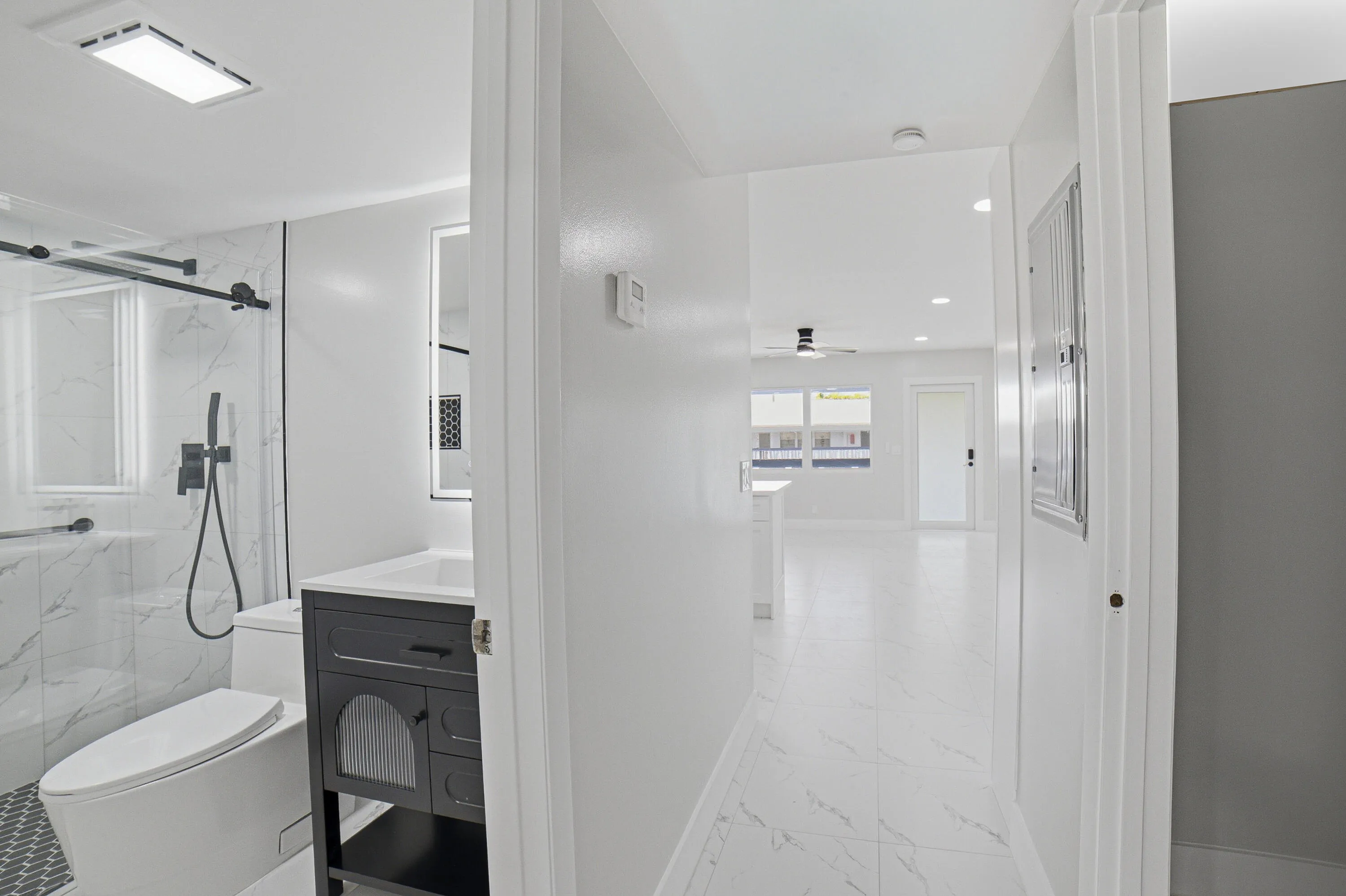 Hallway/Bath