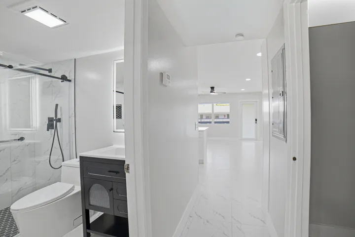 Hallway/Bath