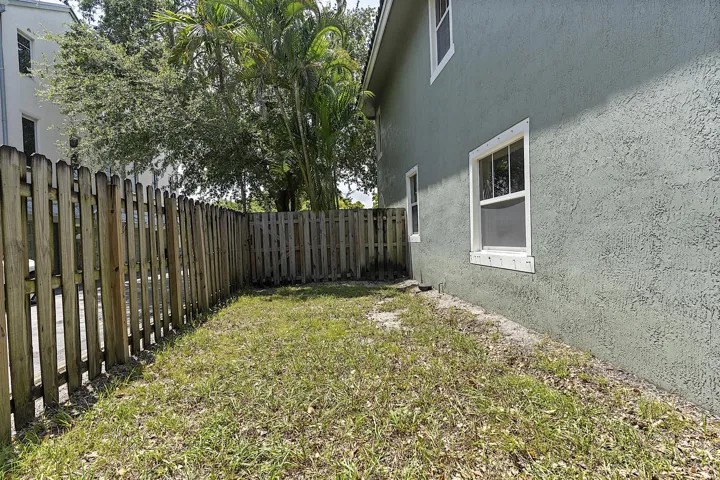 808 SW 4th Ave - - 367
