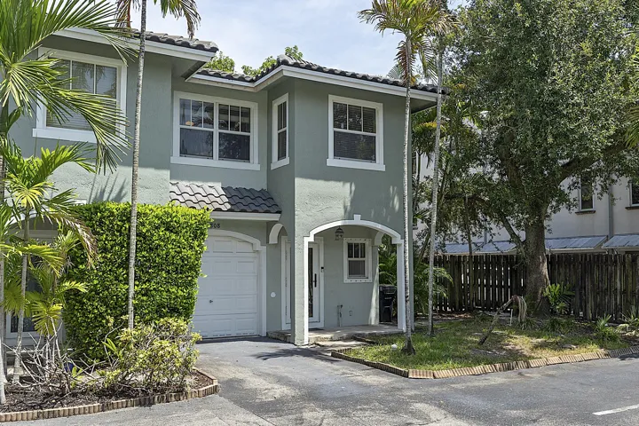 808 SW 4th Ave - - 272