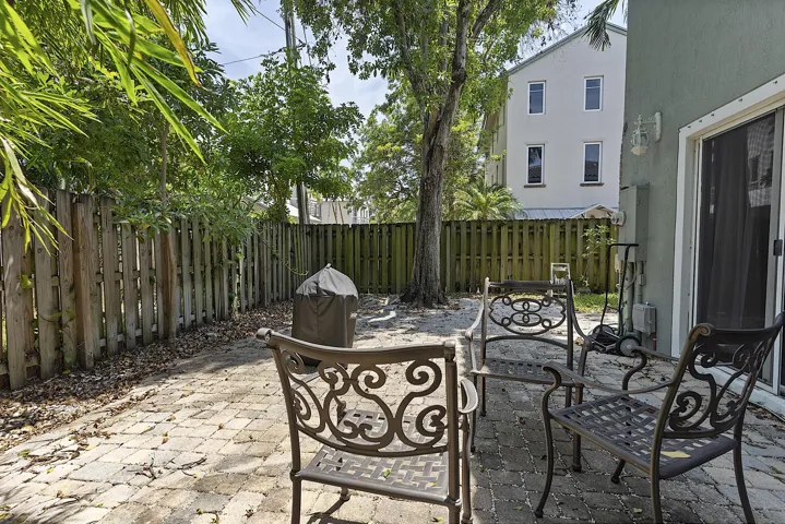 808 SW 4th Ave - - 363