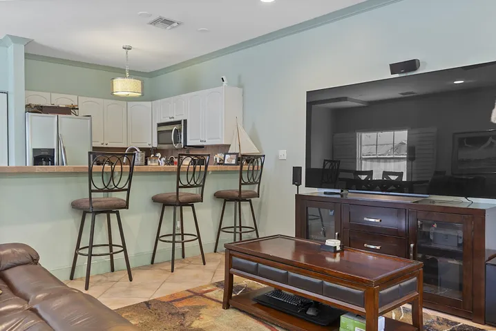 808 SW 4th Ave - - 336
