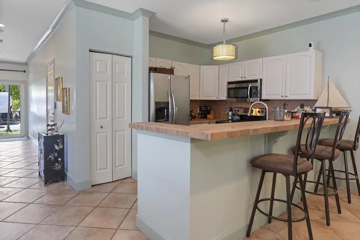 808 SW 4th Ave - - 340