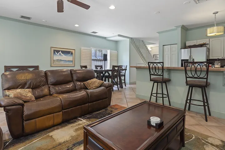 808 SW 4th Ave - - 338