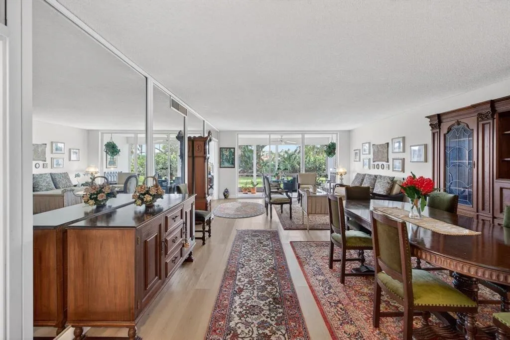 Dining/Living room