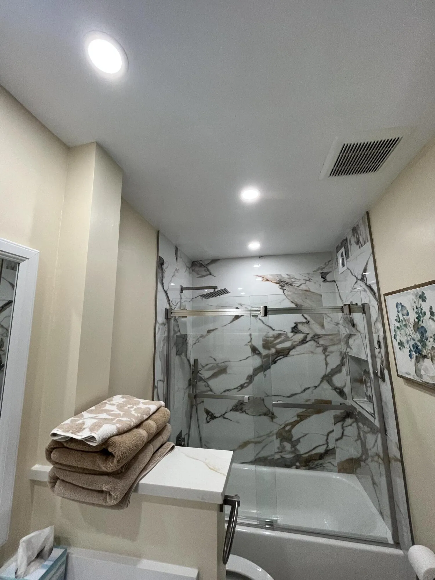 GUEST/2ND BATHROOM