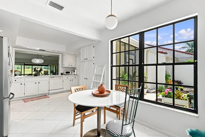 Eat-in kitchen