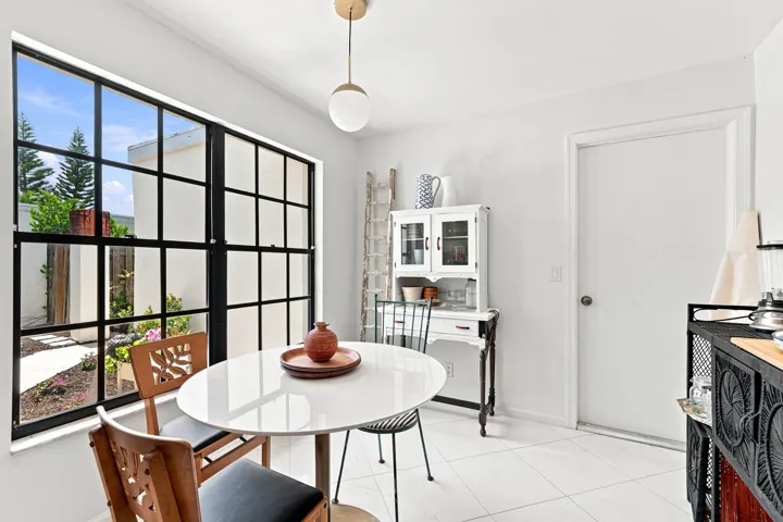Breakfast area - eat-in kitchen