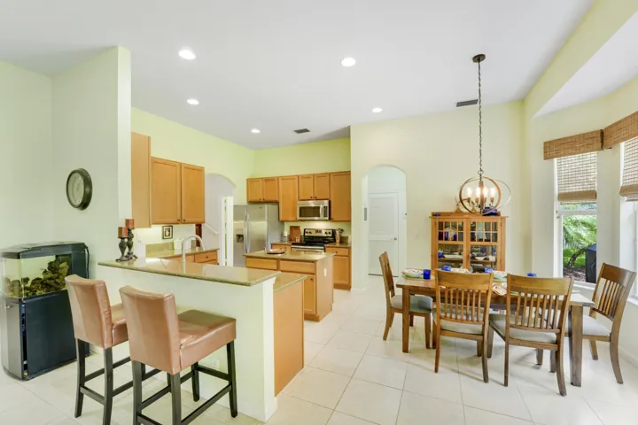 Kitchen & Dining