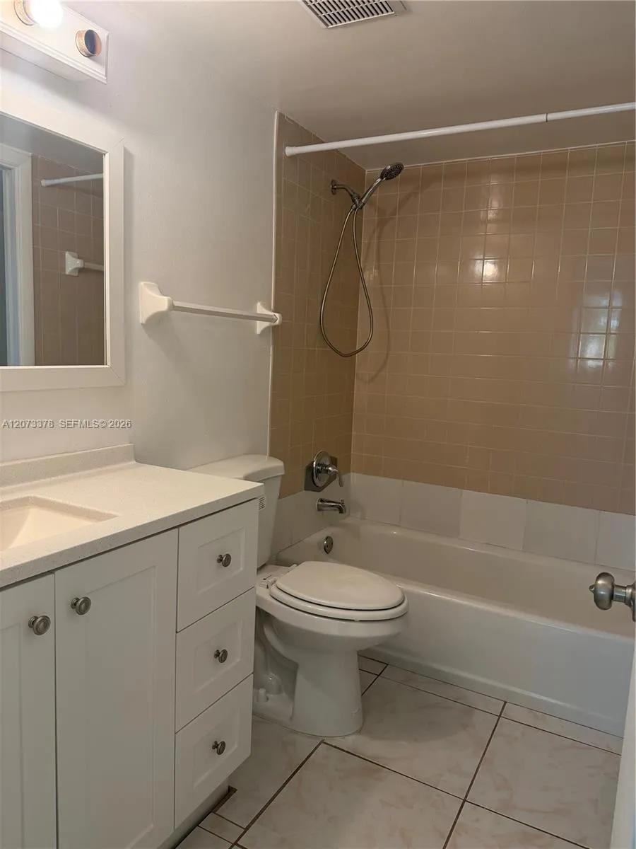 Bathroom master bedroom