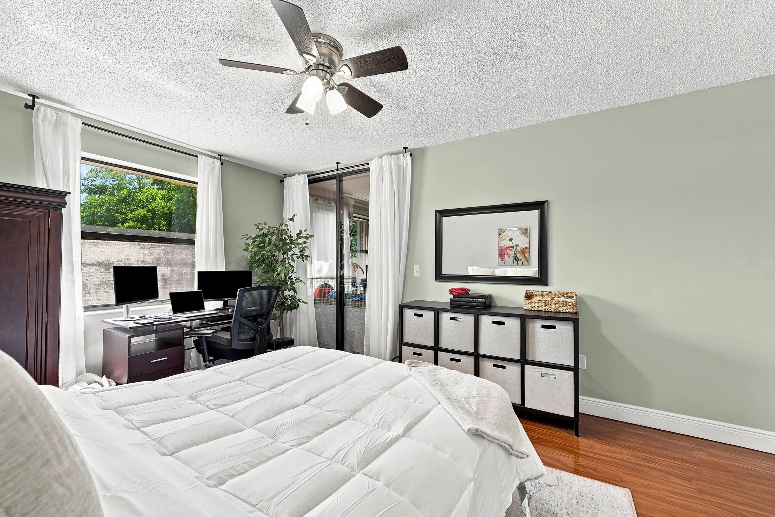 13_bedroom