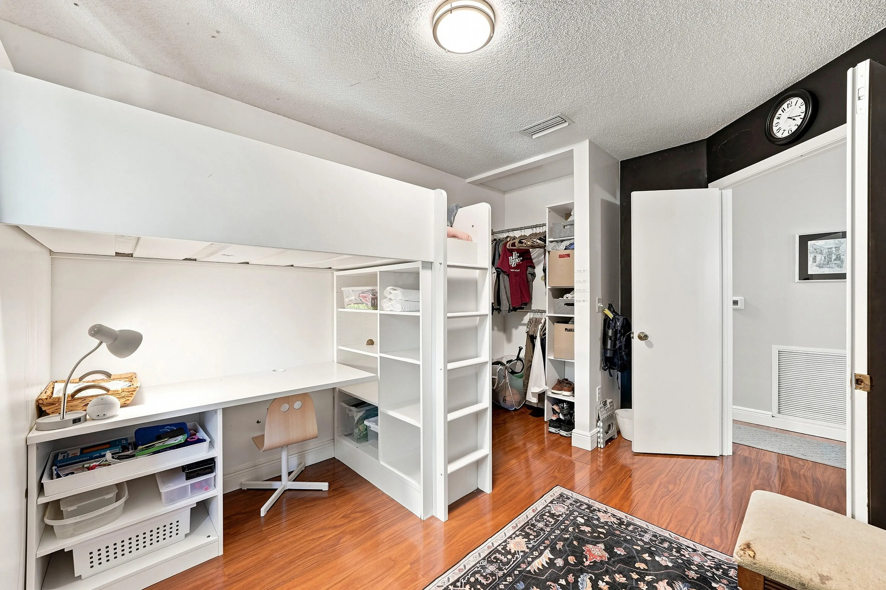 24_bedroom