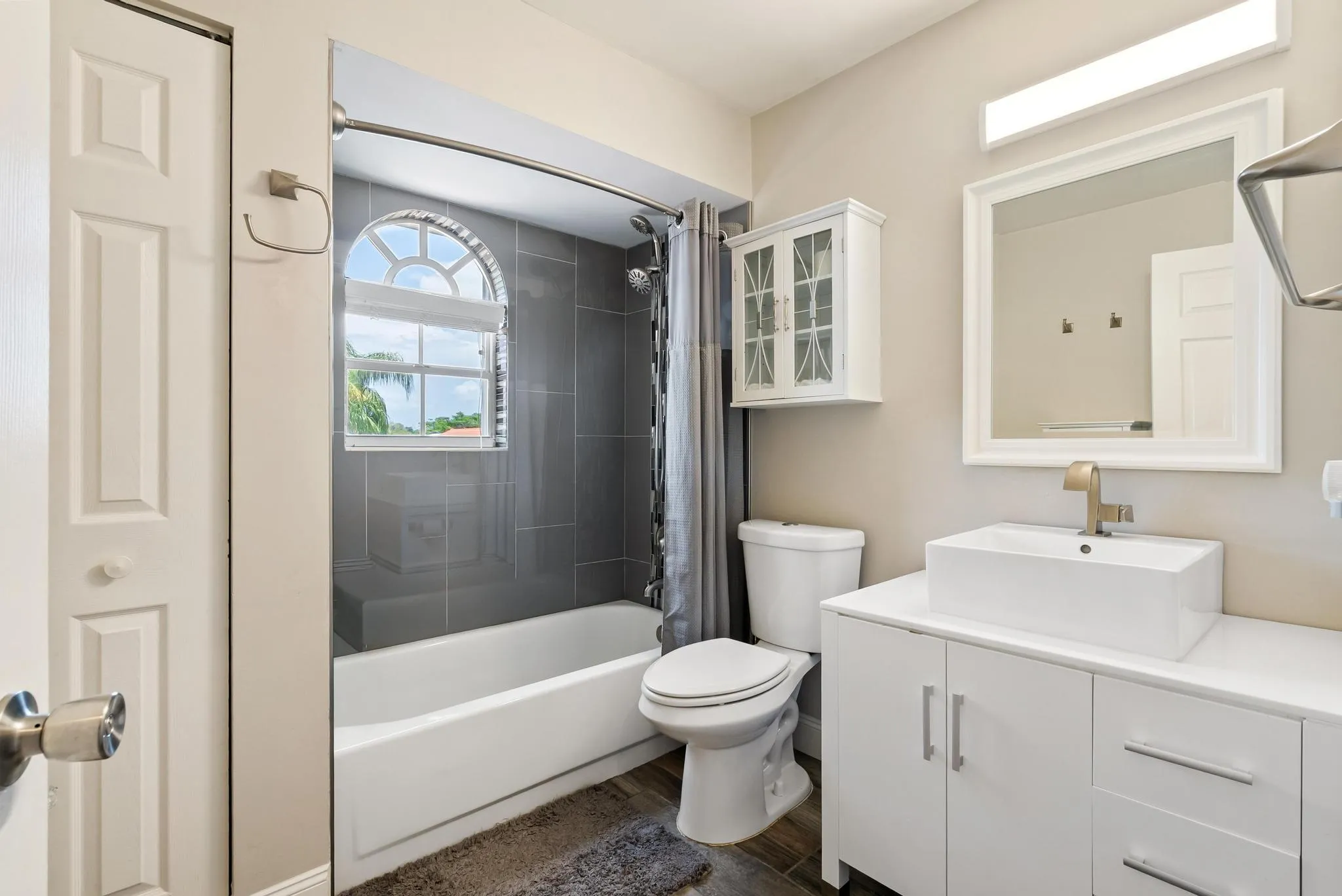 Upstair Full Bathoom