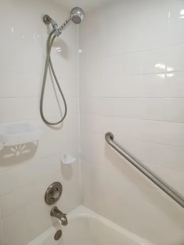 Shower/Tub