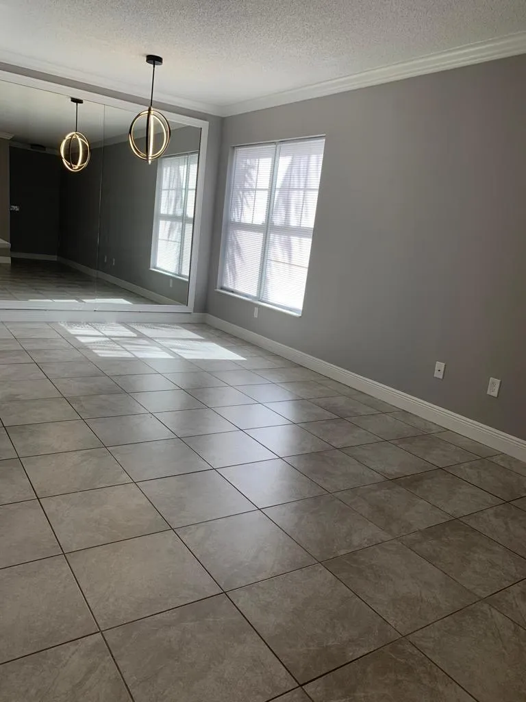 6020 W Sample Rd # 105 Coral Springs din