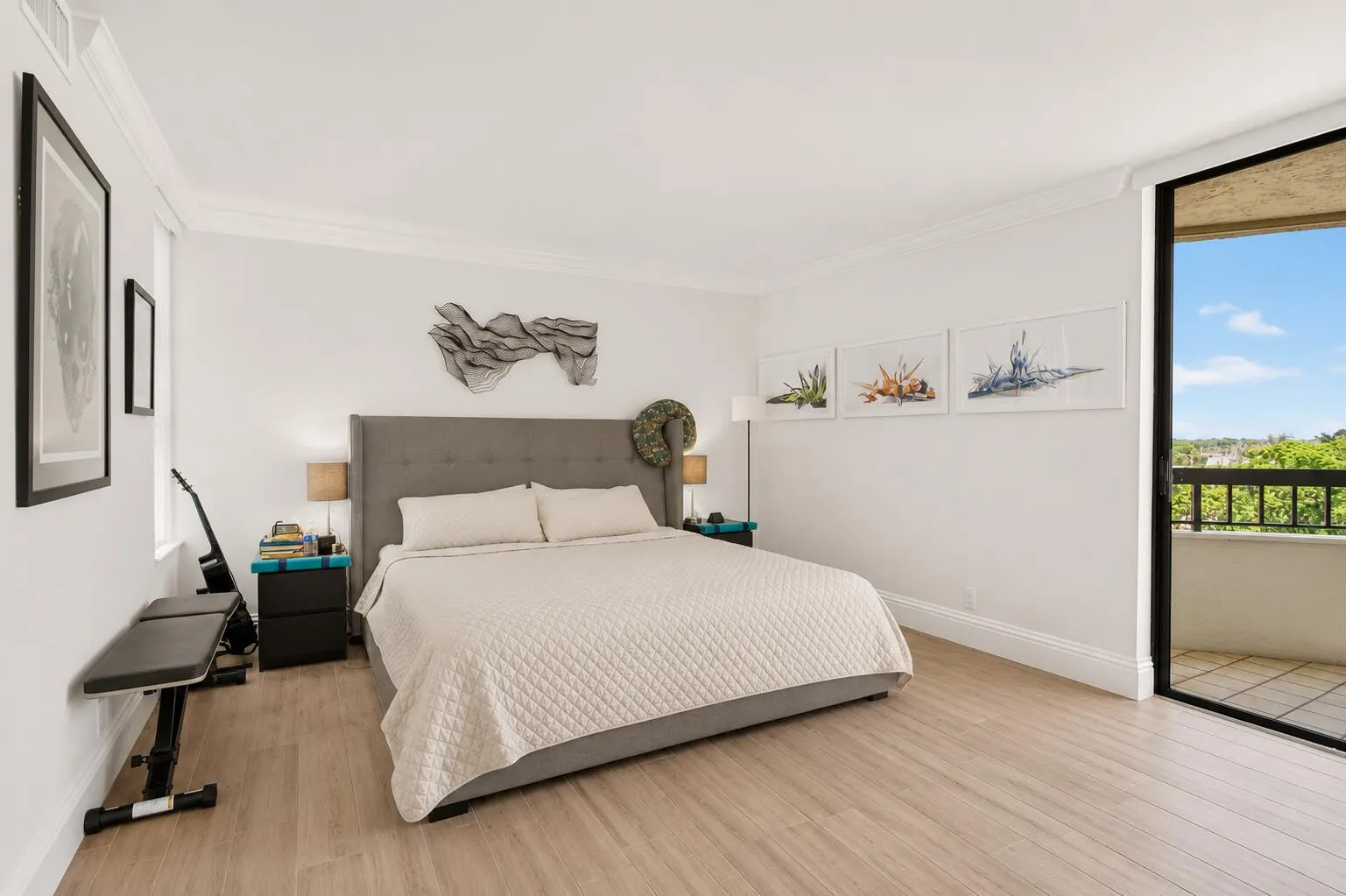 Master Bedroom w/King Size Bed