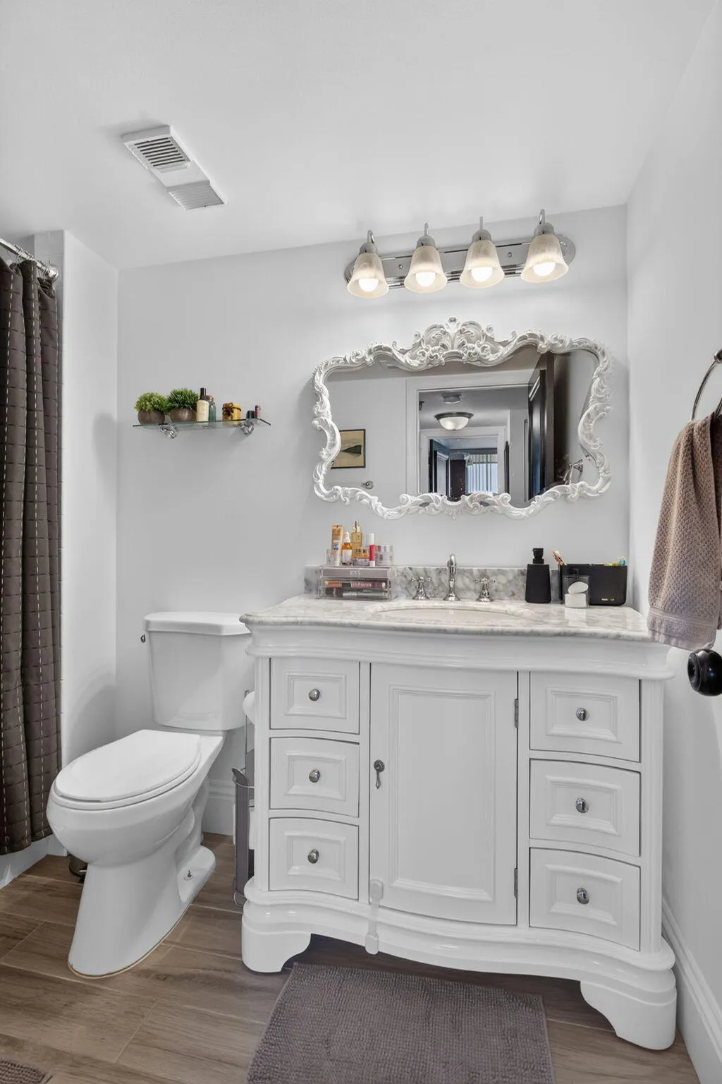 Stylish Secondary Bathroom