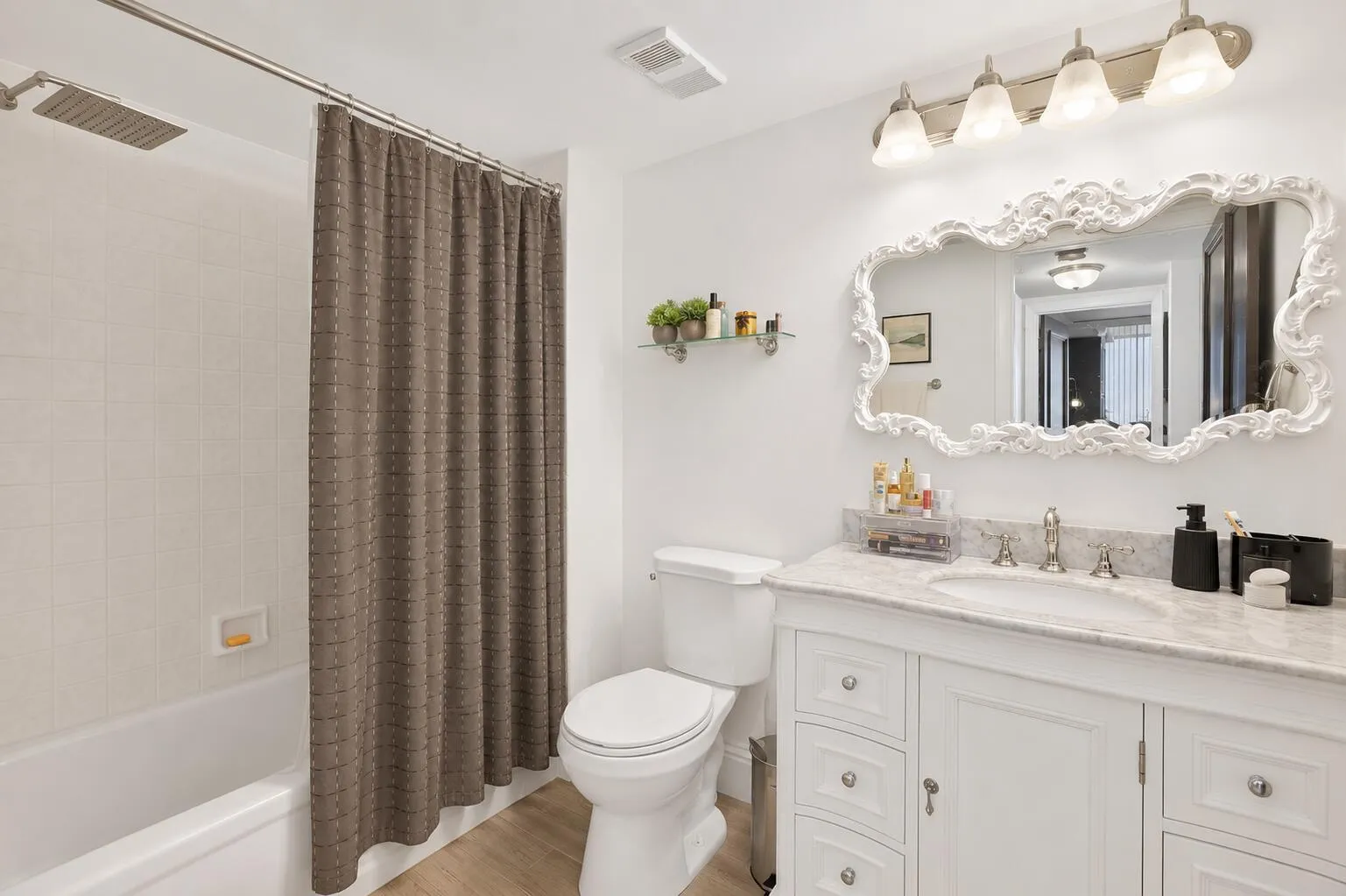 With Tub/Shower Combo