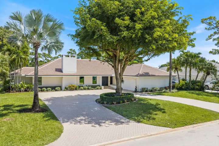 460 Glenbrook Dr, Atlantis, FL