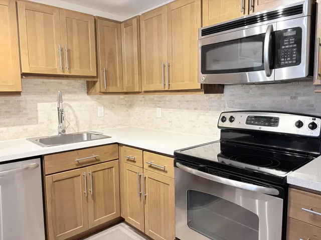 Freshly remodeled Kitchen with eat-in area
