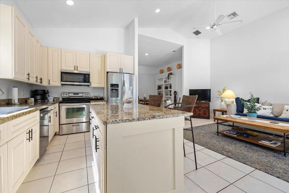 11-4841 N Classical Blvd A-0486