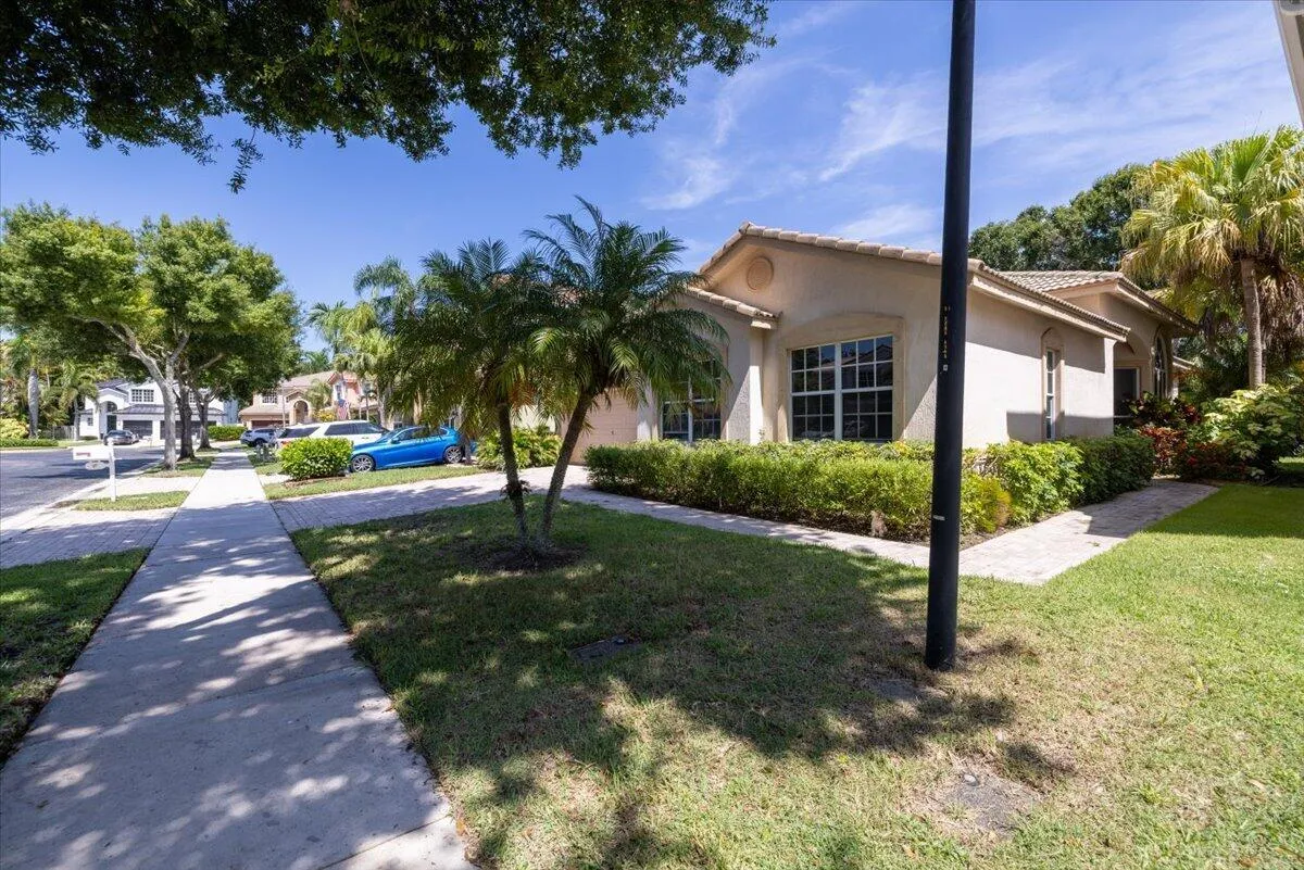 40-4841 N Classical Blvd X--14