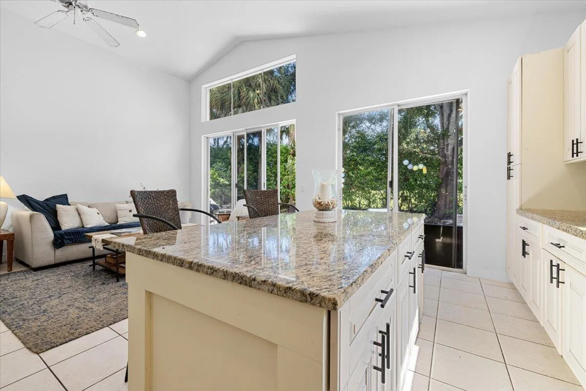 10-4841 N Classical Blvd A-0476