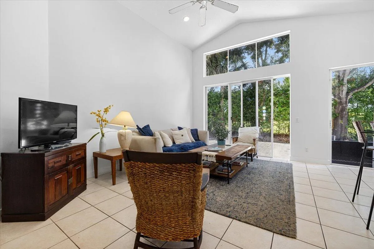 06-4841 N Classical Blvd A-0426